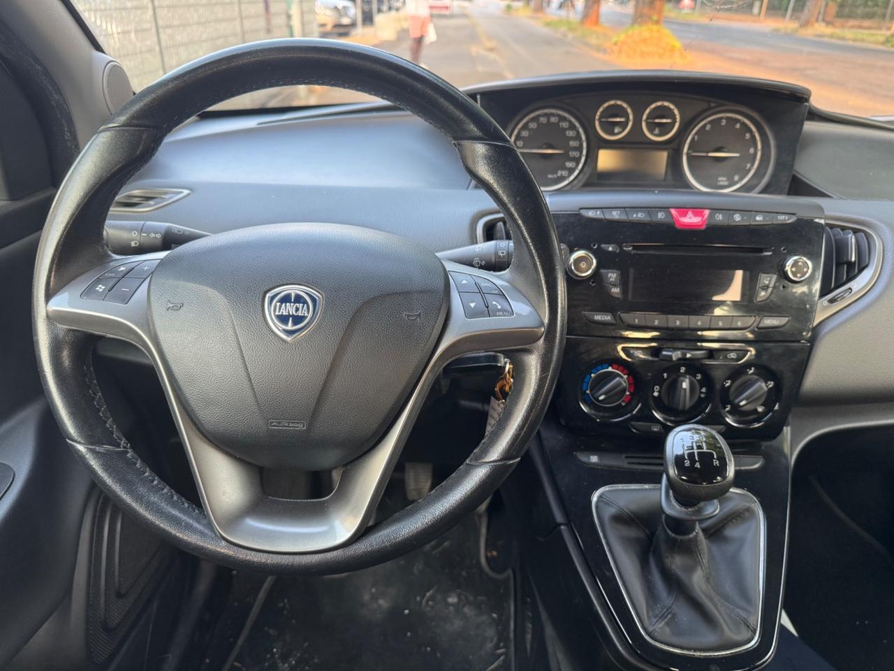 Lancia Ypsilon 1.2 69 CV 5 P garanzia 12 mesi