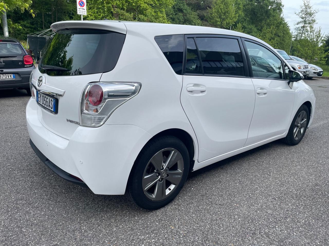 Toyota Verso 1.6 D-4D 7 posti*Tetto*Navi*Neopatentati*