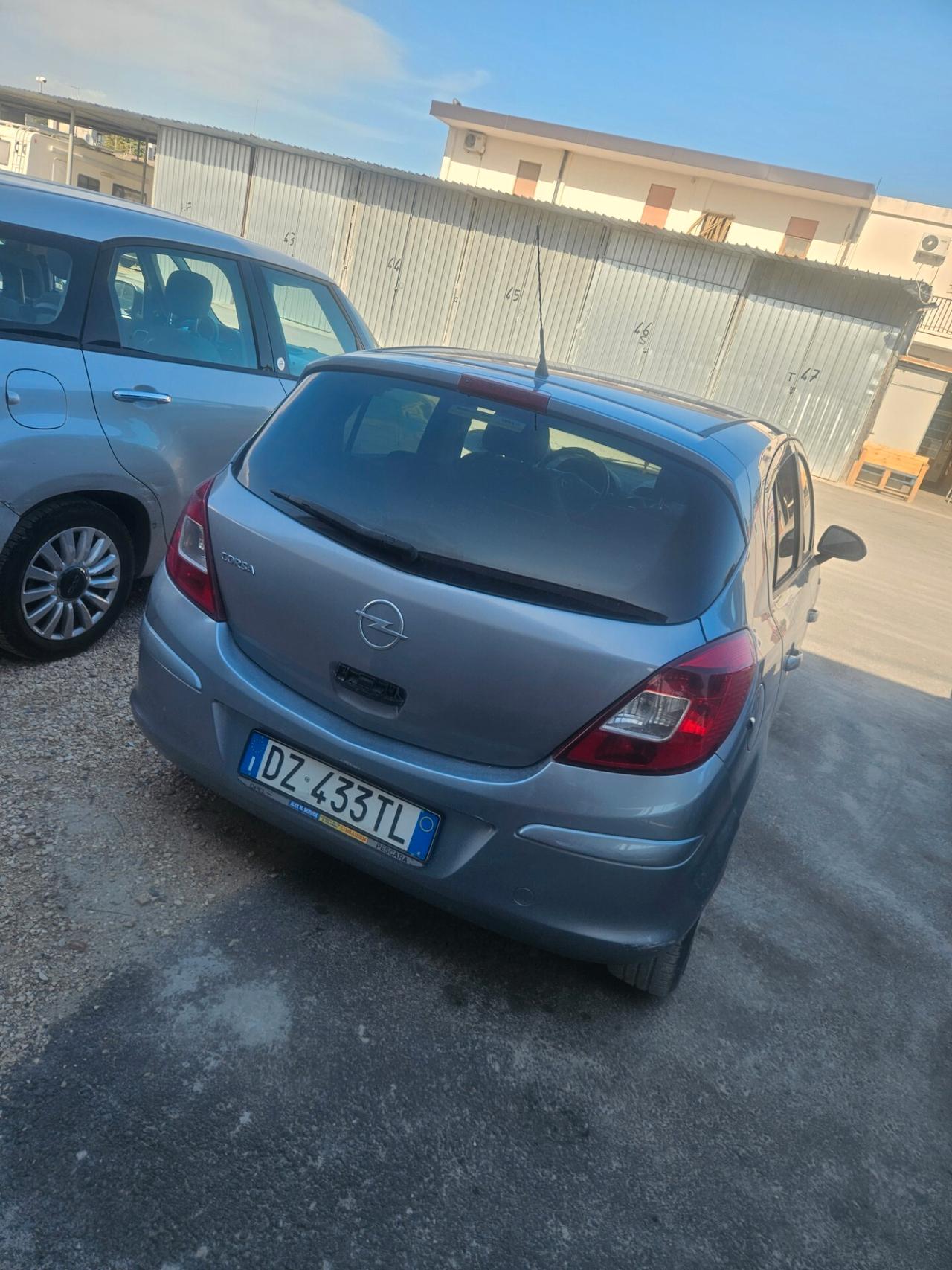 Opel Corsa 1.2 5 porte Cosmo