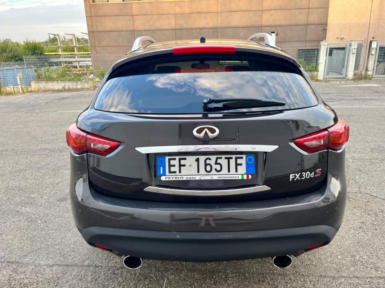 Infiniti FX FX30d S Premium 3.0d 2011 142.000km perfetta