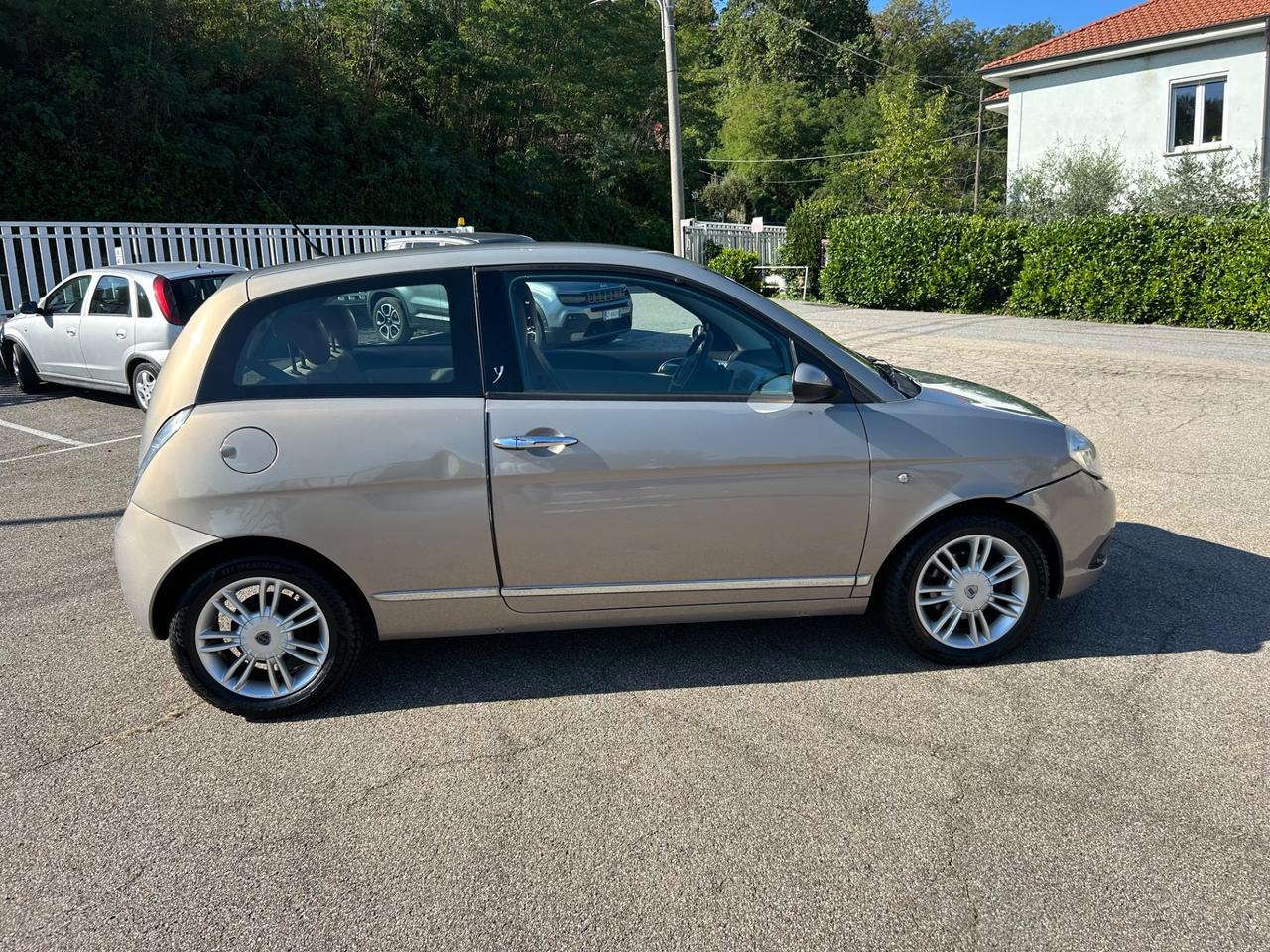 Lancia Ypsilon 1.4 16V Sport MomoDesign