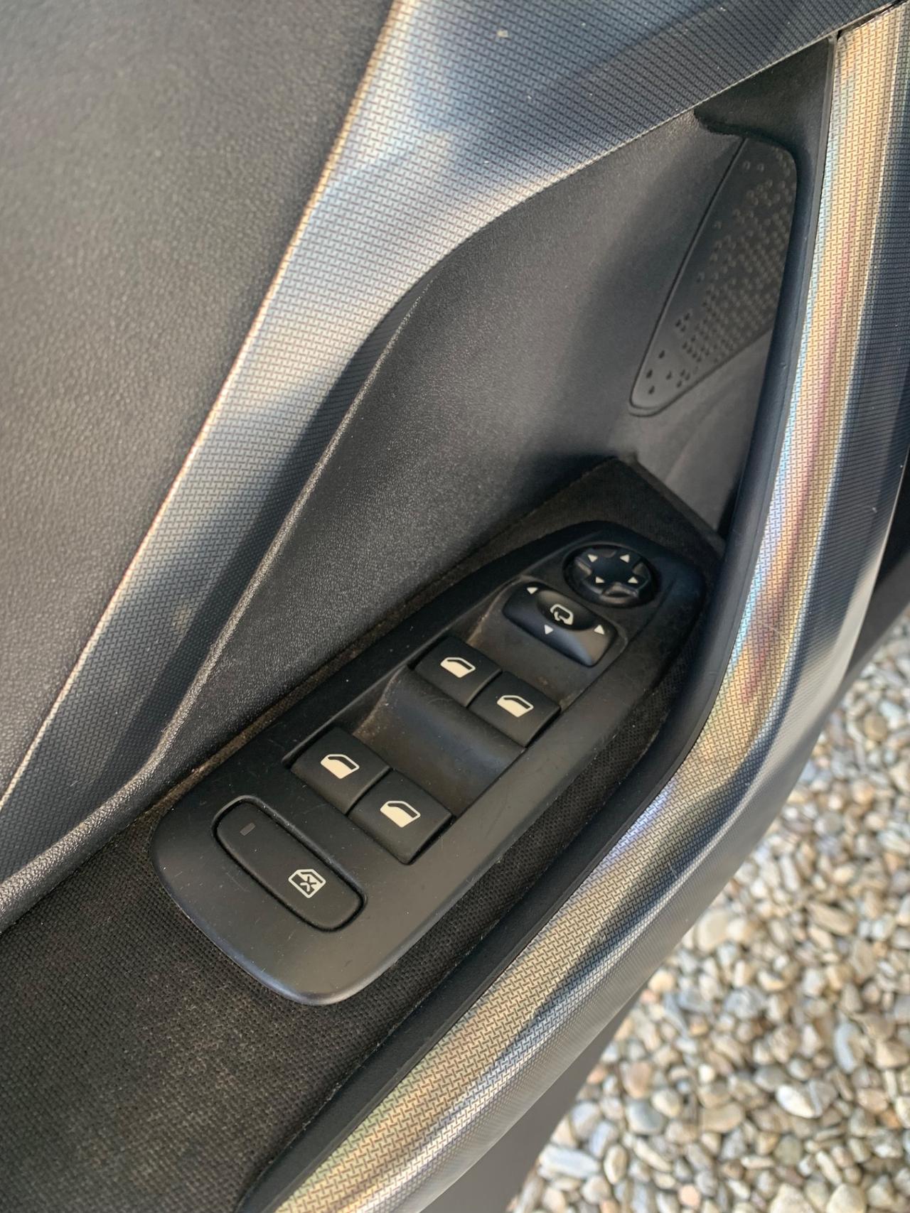 Peugeot 2008 BlueHDi 120 S&S Black Matt