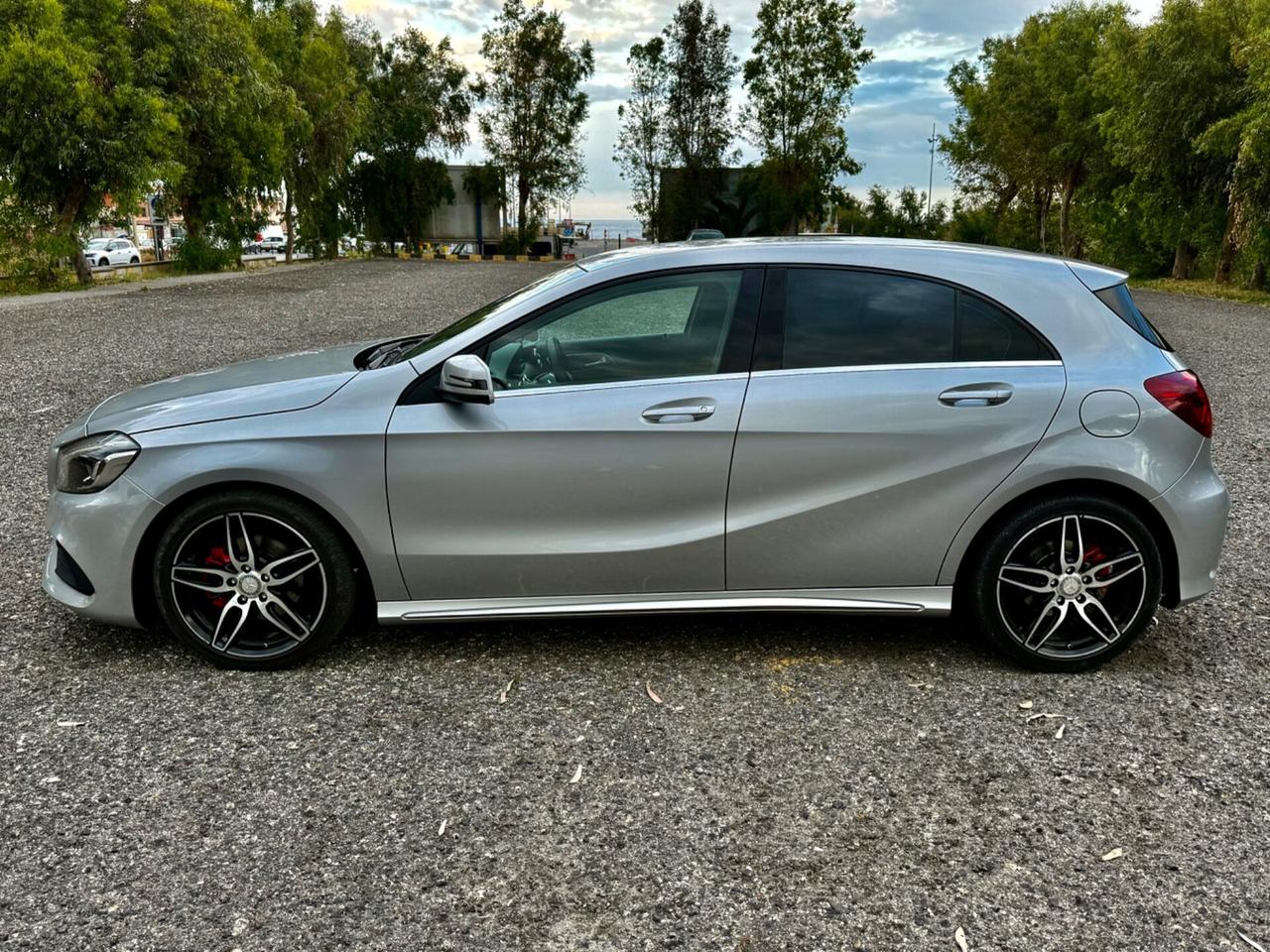 MERCEDES-BENZ A 200 D 136 CV AMG PREMIUM PLUS