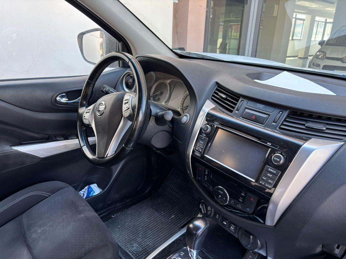 NISSAN Navara 2.5 dCI 4WD N1 autocarro