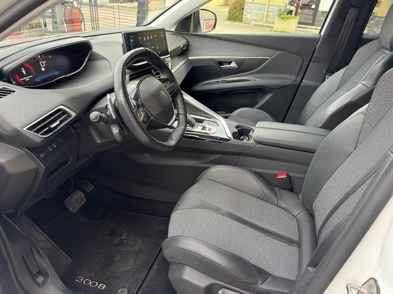 Peugeot 3008 BlueHDi 130 S&S EAT8 Allure