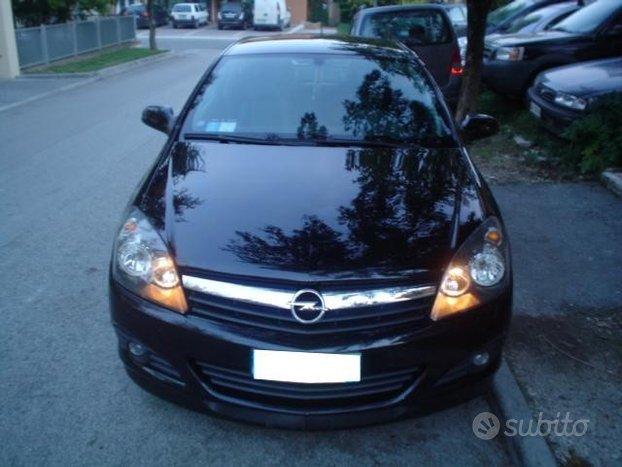 Opel Astra GTC 1.9 CDTI 150CV Cosmo