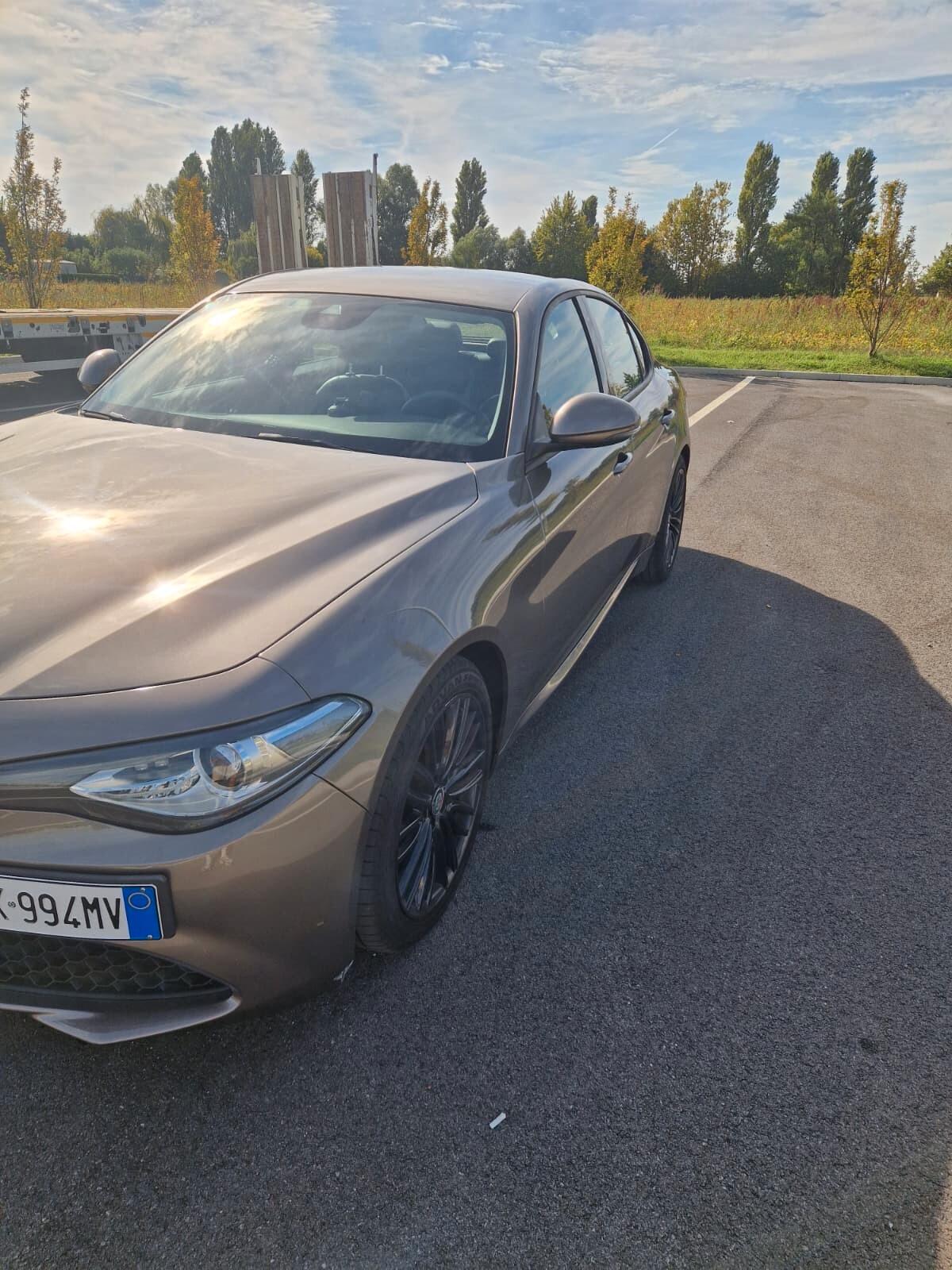 Alfa Romeo Giulia 2.2 Turbodiesel 180 CV AT8 Business Sport Launch Ed.