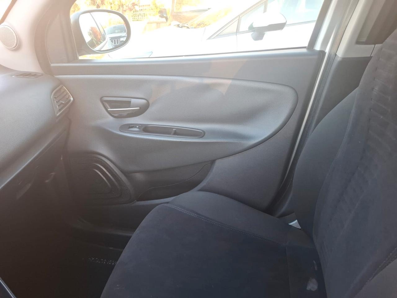 Lancia Ypsilon 1.2 69 CV 5 porte Platinum