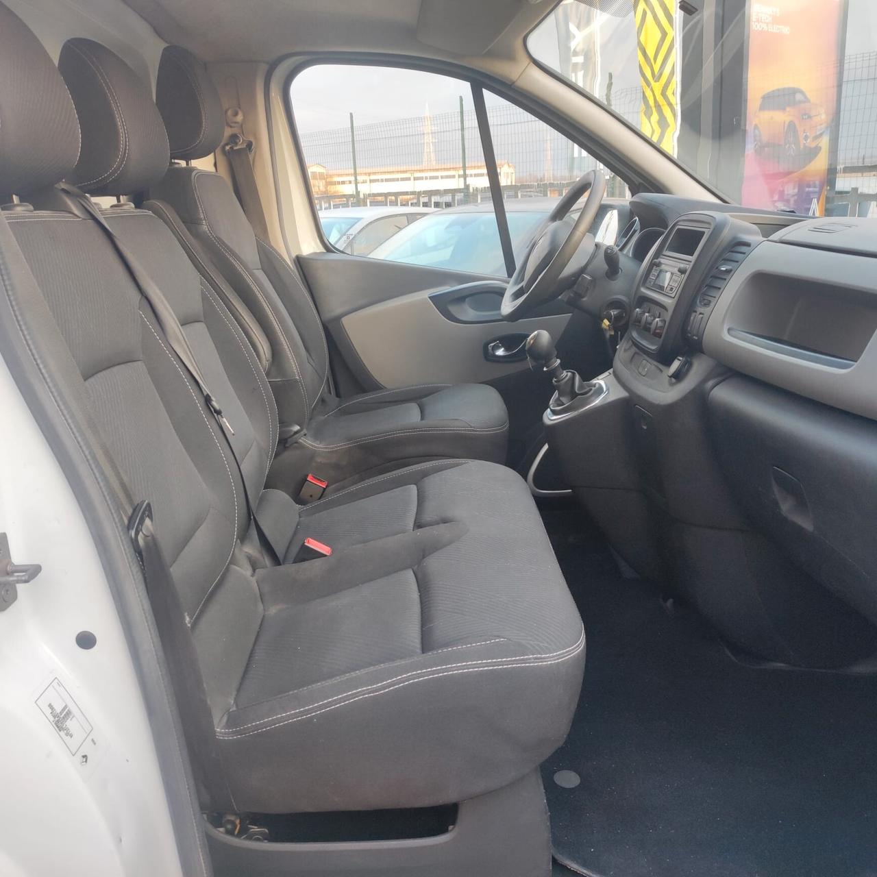 Renault Trafic Van T27 3posti