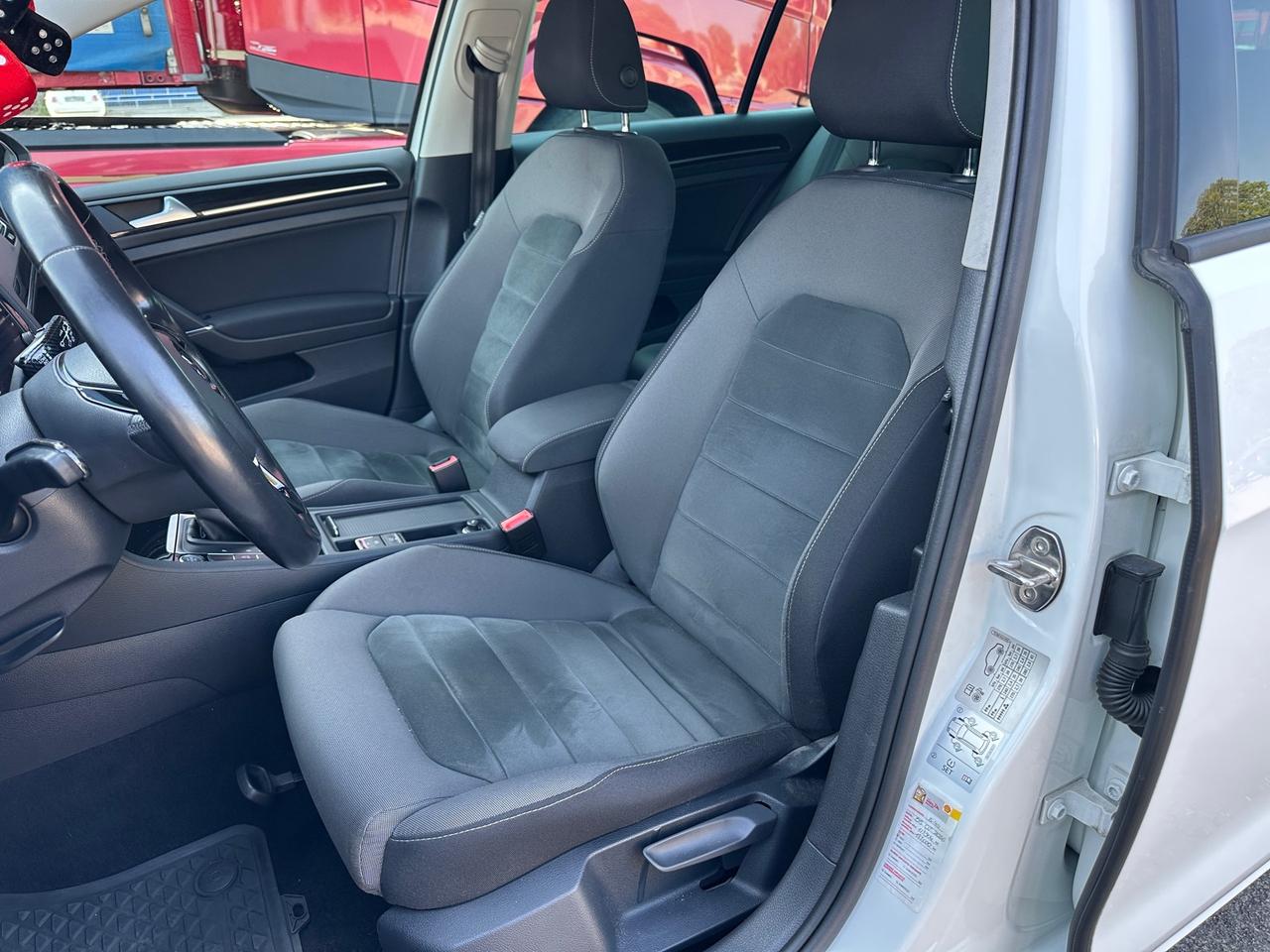Volkswagen Golf 1.5 TGI DSG 5p. (Garanzia 24 Mesi)