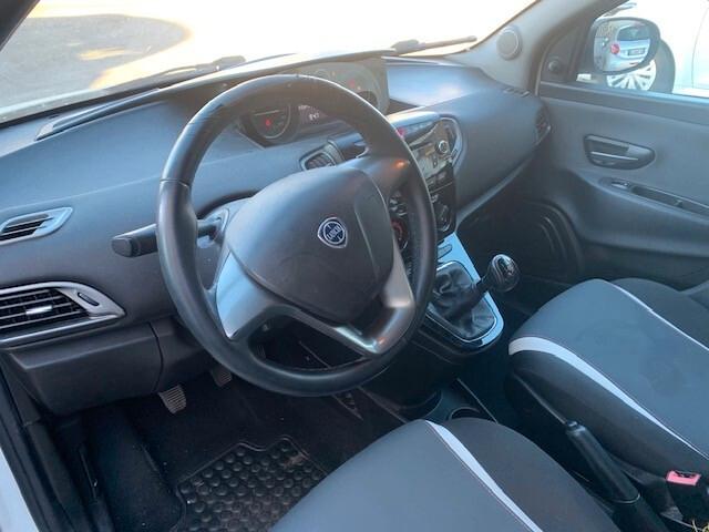 Lancia Ypsilon 1.3 MJT 95 CV 5 porte NEOPATENTATI