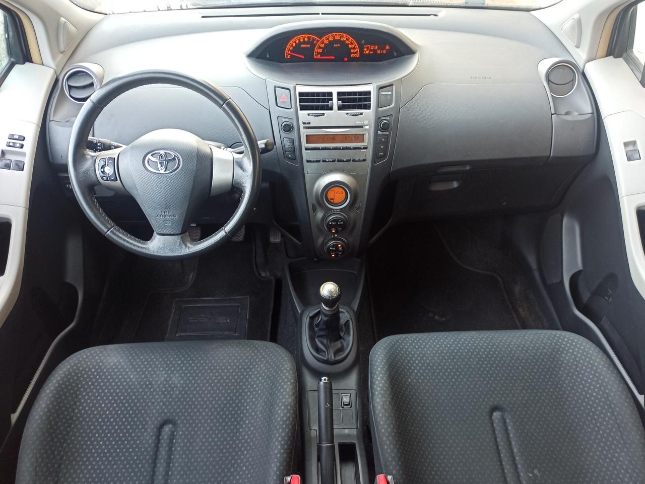 Toyota Yaris 1.0 5 porte