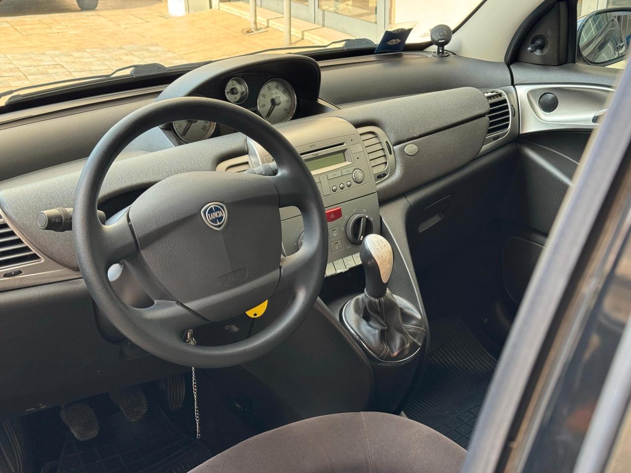 Lancia Ypsilon 1.3 MJT 75 cv