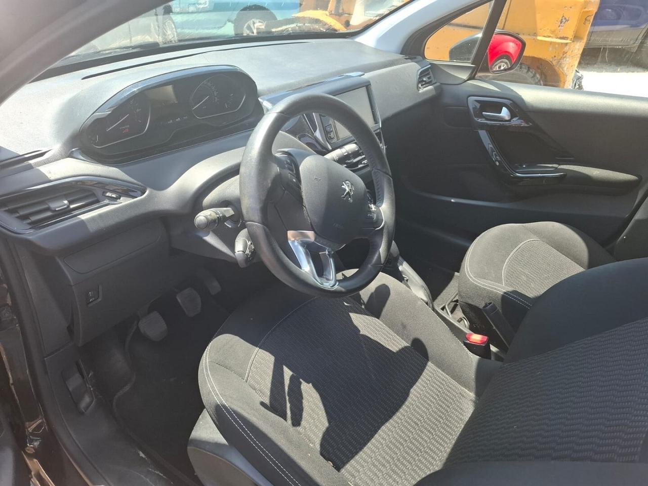 PEUGEOT 208 BLACKLINE VA IN MOTO SINISTRATA