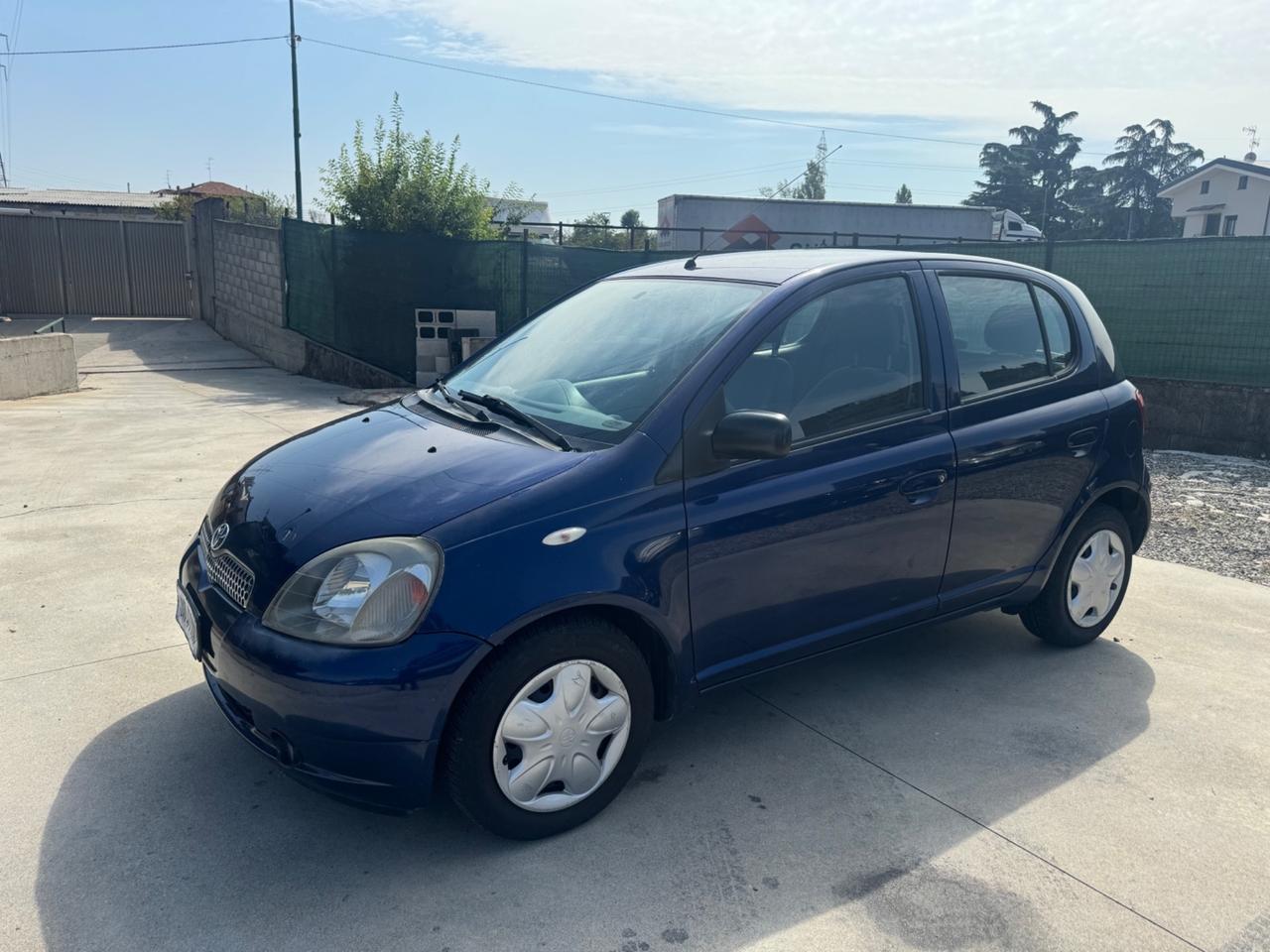 Toyota Yaris 1.0i 16V cat 5 porte Sol