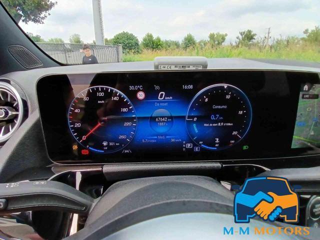 MERCEDES-BENZ GLA 180 d Automatic Premium AMG!