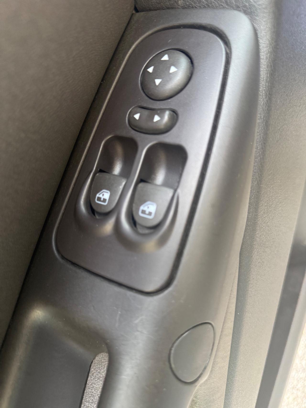 Lancia Ypsilon 1.2 - Ok Neopatentati