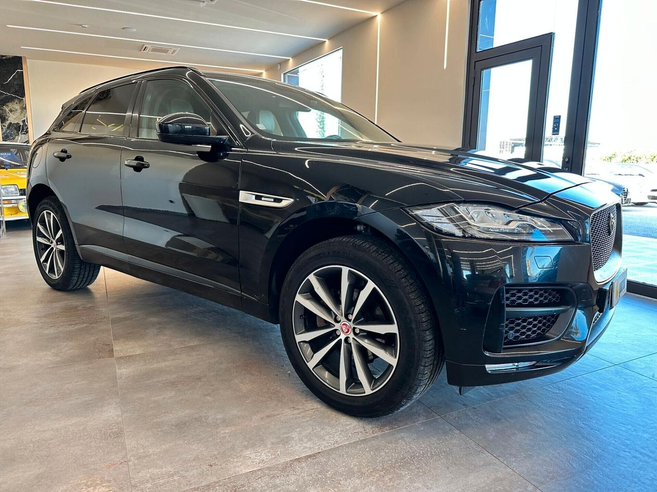 Jaguar F-Pace 2.0 D 240 CV AWD aut. R-Sport