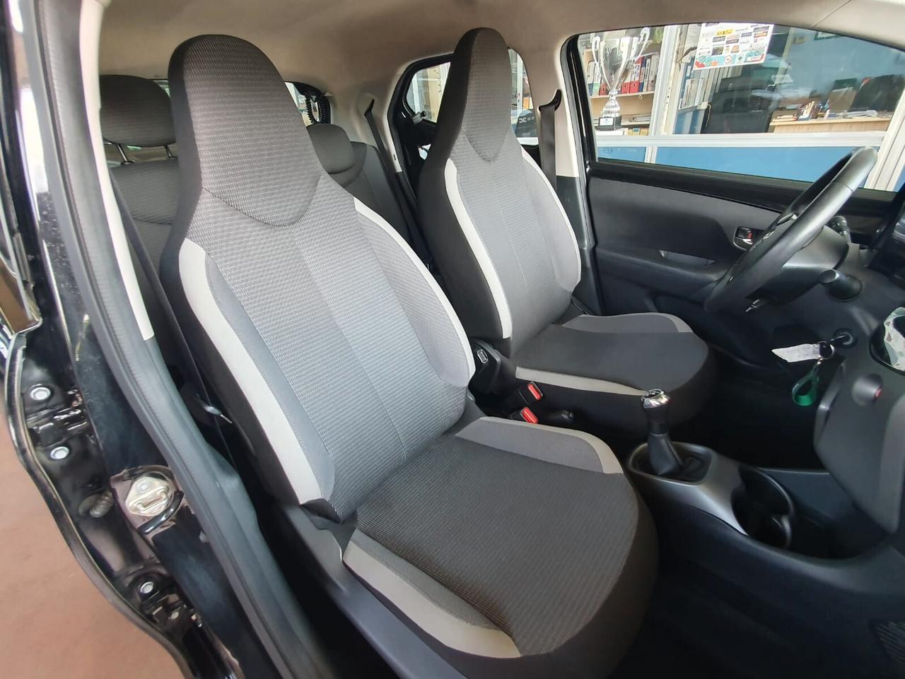 Toyota Aygo Connect 1.0 VVT-i 72 CV 5 porte x-clusiv