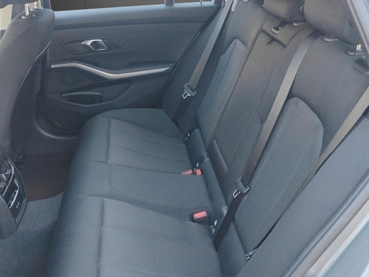 BMW 318 d Touring mhev 48V auto