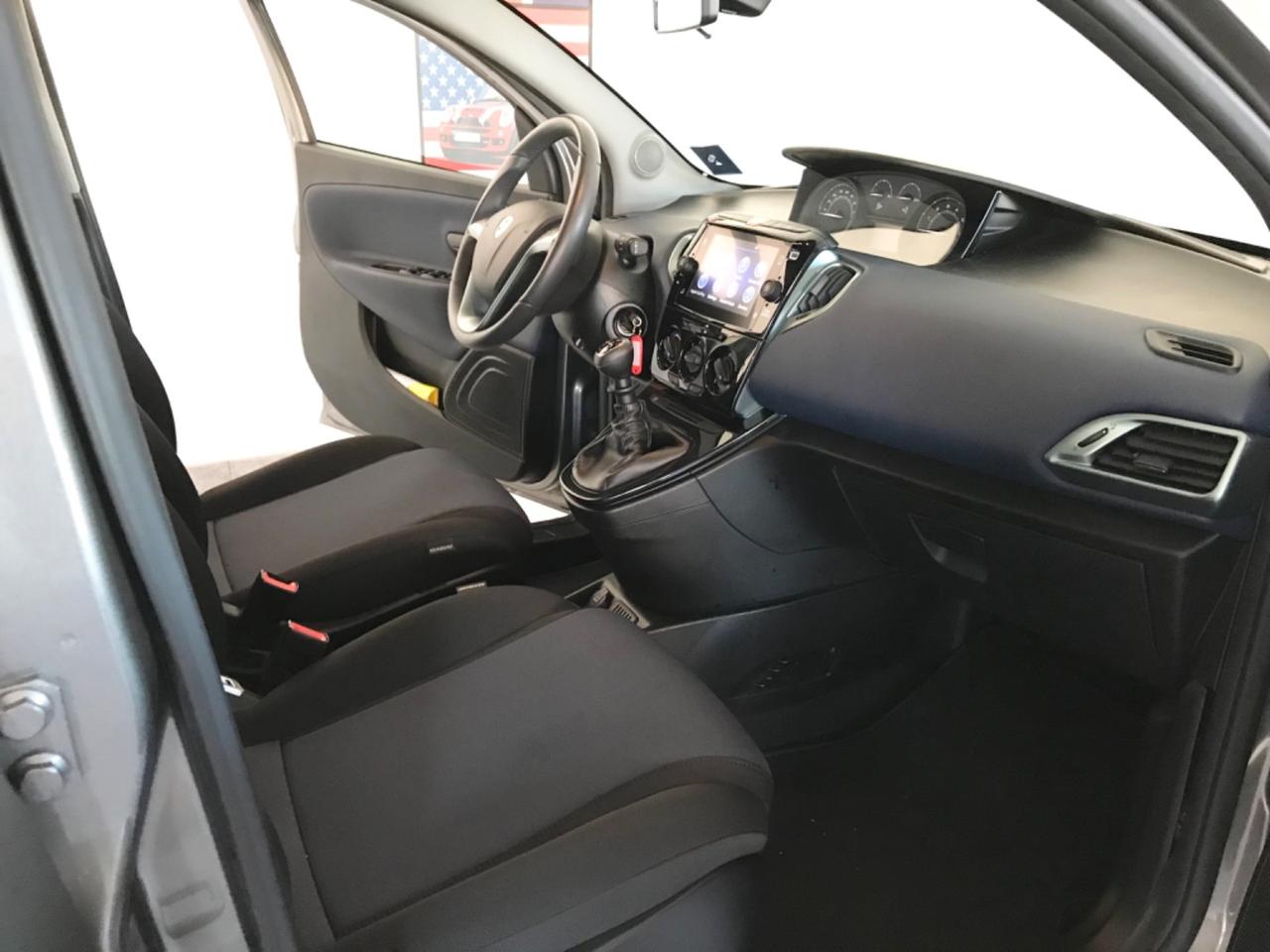 Lancia Ypsilon 1.0 FireFly 5 porte S&S Hybrid Platino