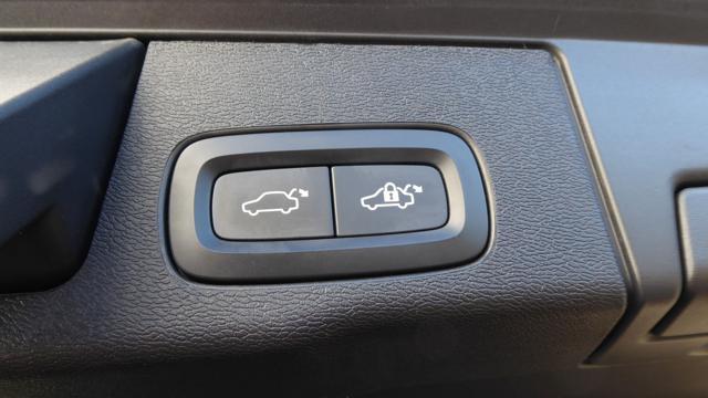 VOLVO XC60 B4 (d) AWD automatico Plus Dark