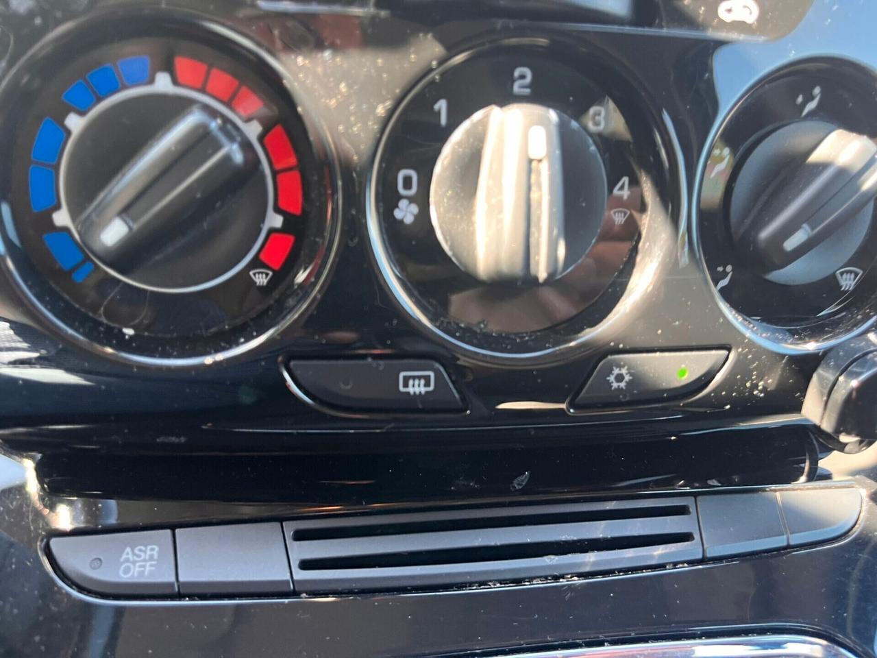 Lancia Ypsilon 0.9 TwinAir 85 CV 5 P Metano Ecochic Gold - 2013