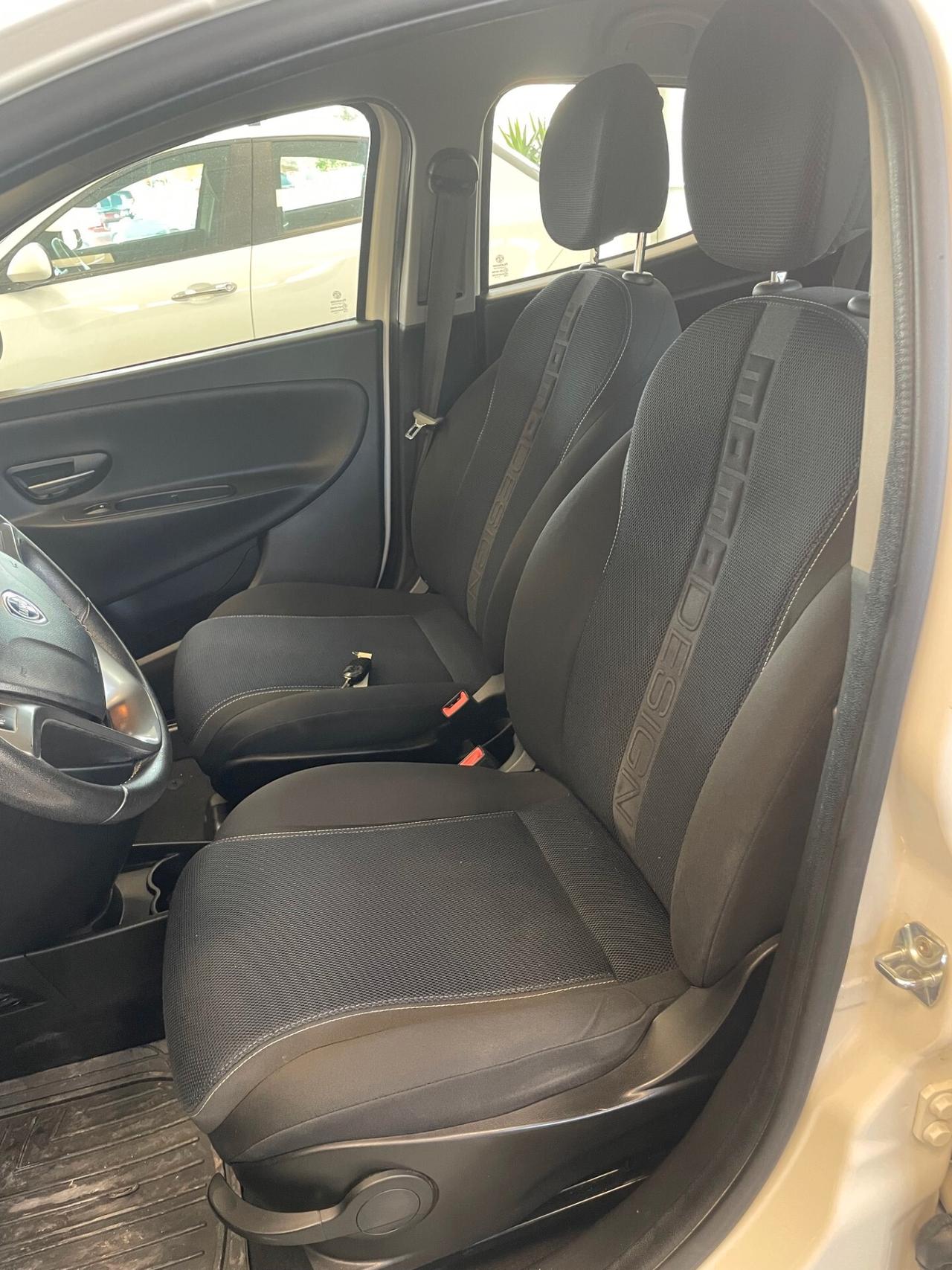 Lancia Ypsilon 1.2 69 CV 5 porte GPL Ecochic S Momodesign
