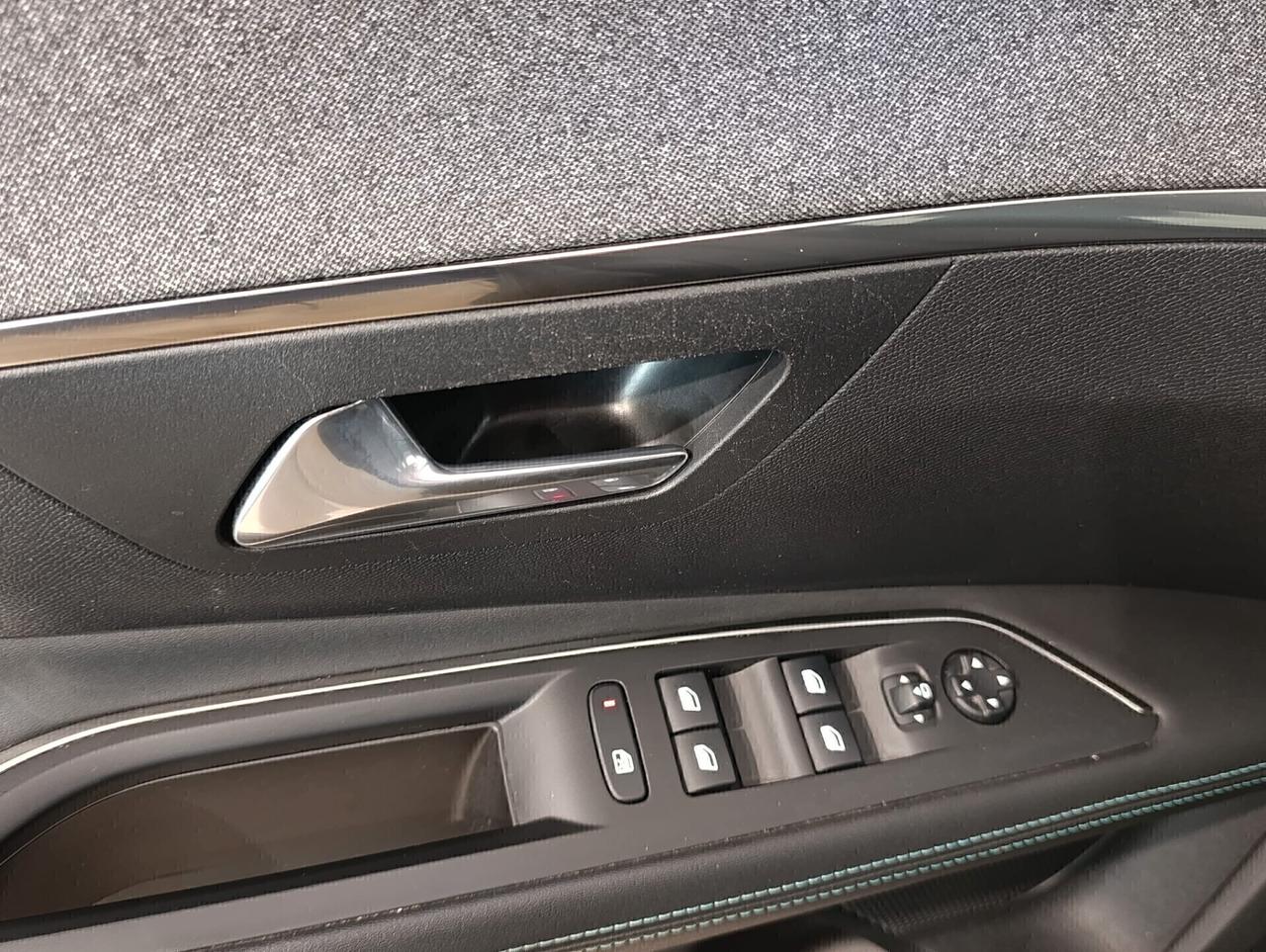 Peugeot 3008 AUTOMATICA BENZINA /HYBRID KM52000