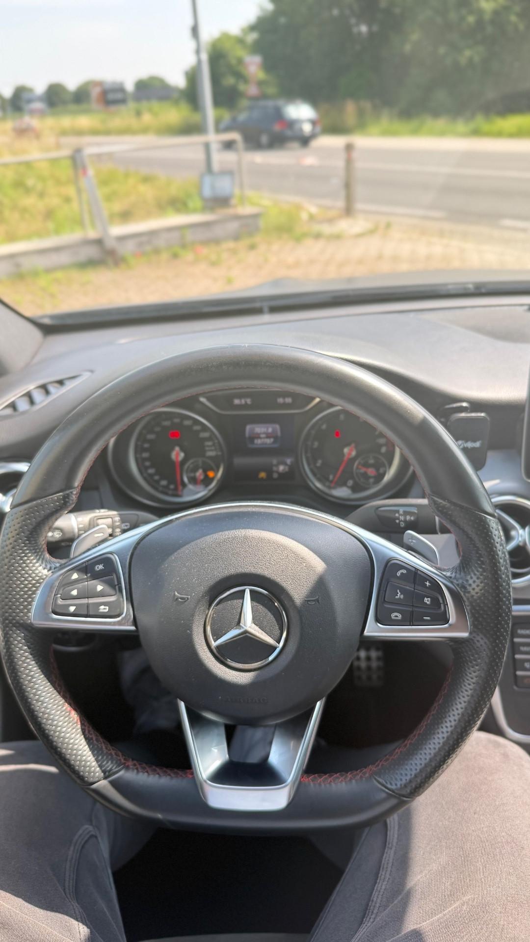 MERCEDES GLA 250 ALLESTIMENTO AMG 4MATIC