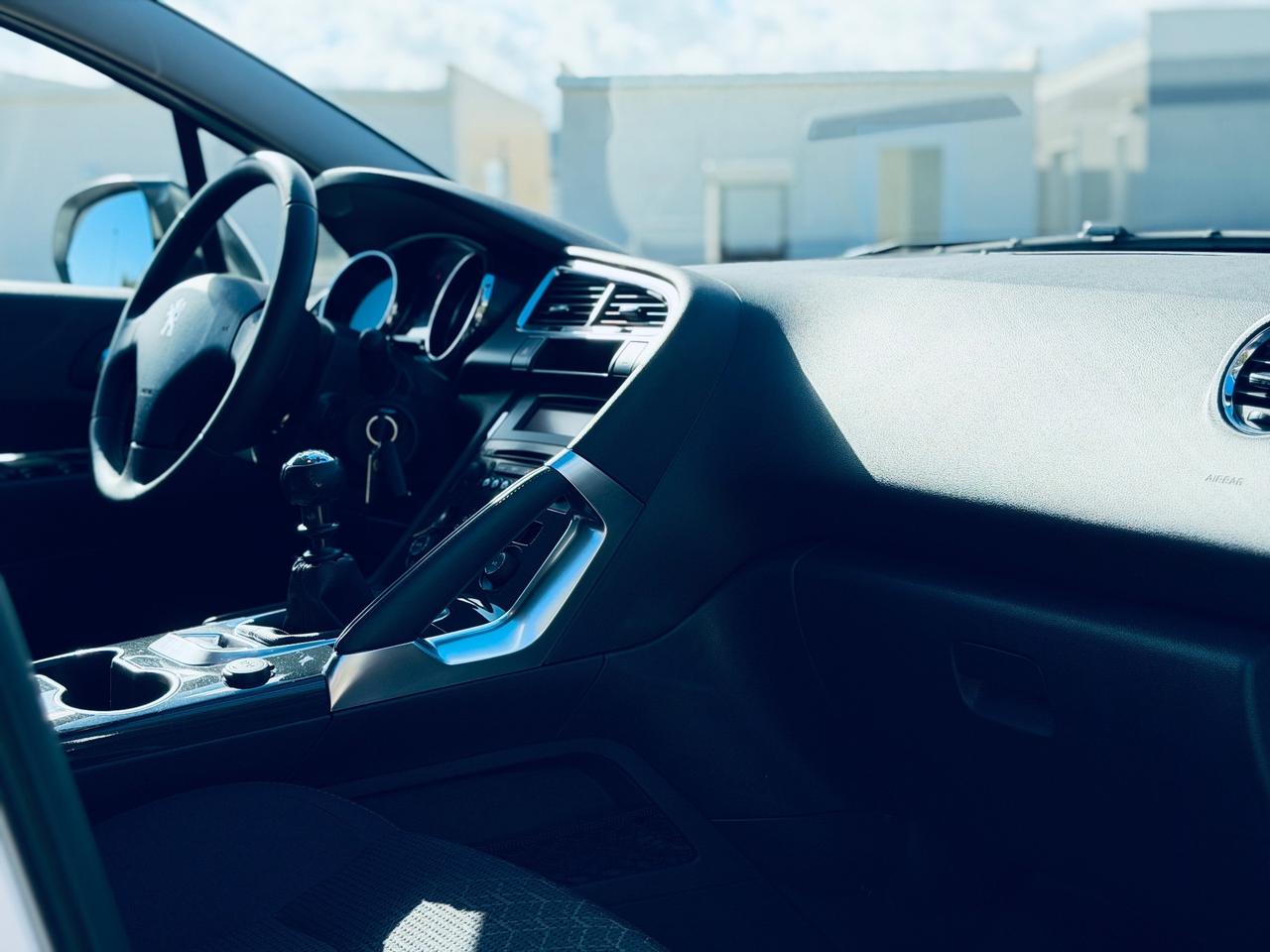 Peugeot 3008 1.6 HDi 115CV Business