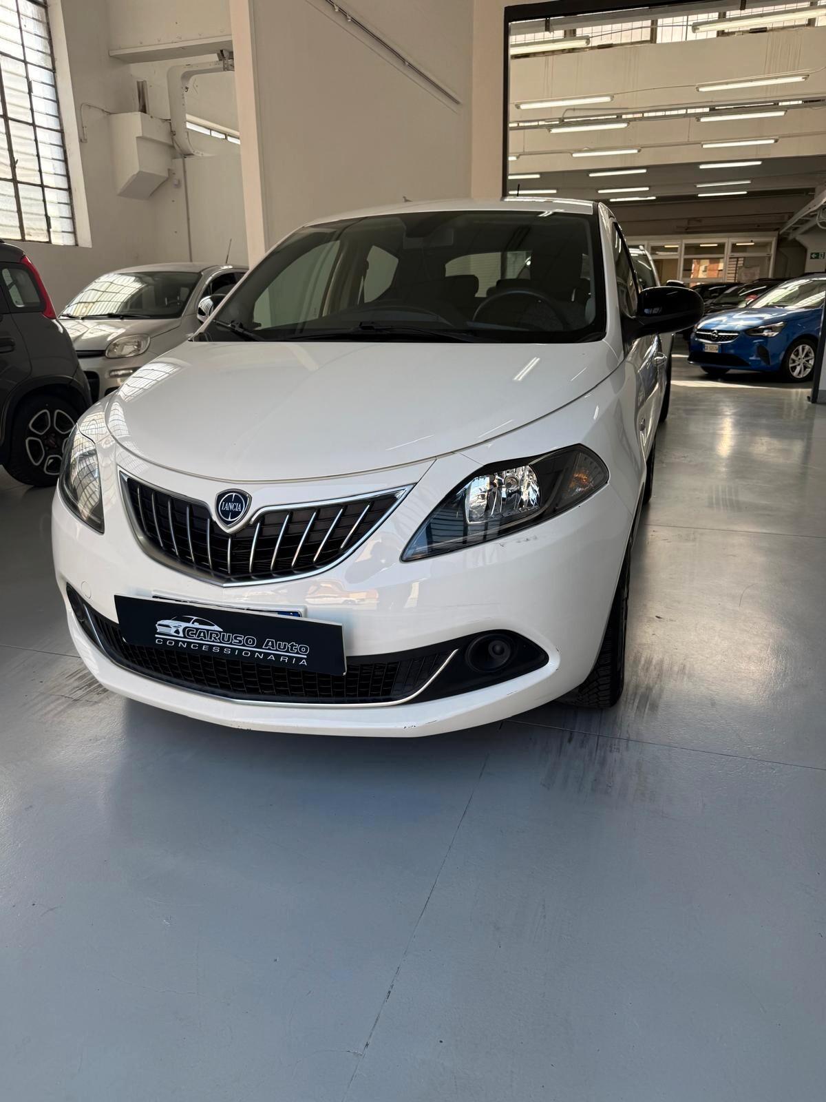 Lancia Ypsilon 1.0 FireFly 5 porte S&S Hybrid Ecochic Silver