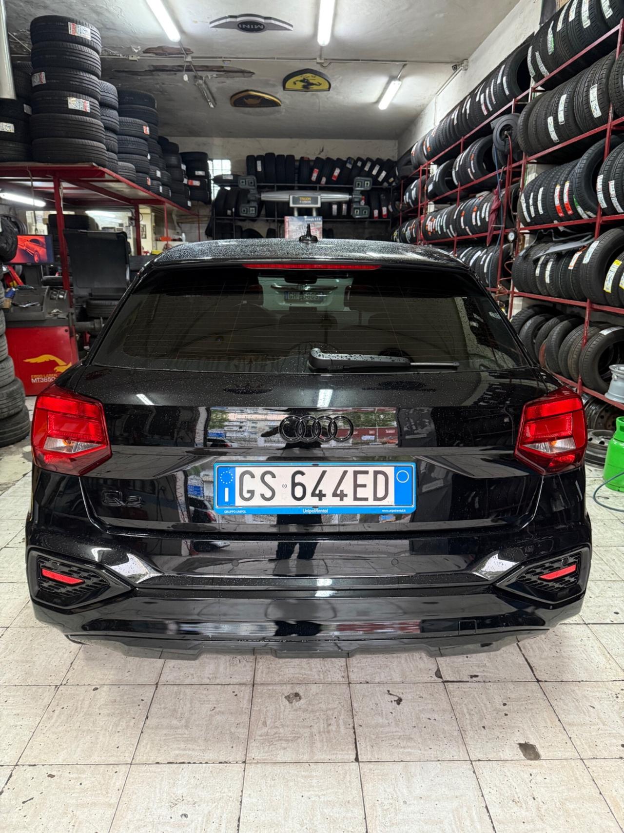 Audi Q2 30 TDI S tronic identity BLACK