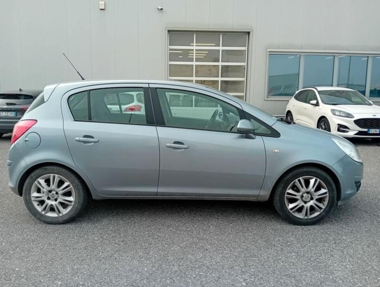 Opel Corsa 1.2 5 porte Cosmo