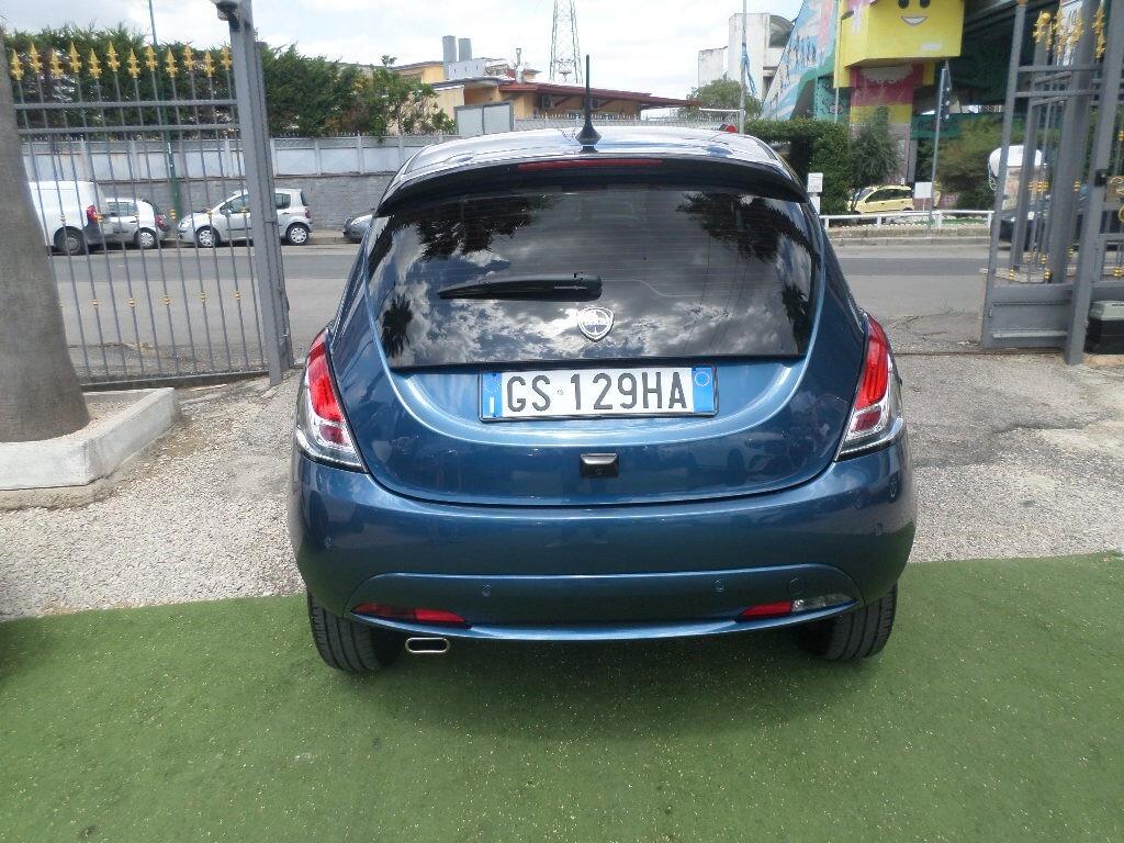 Lancia Ypsilon 1.0 FireFly 5 porte S&S Hybrid Gold Plus