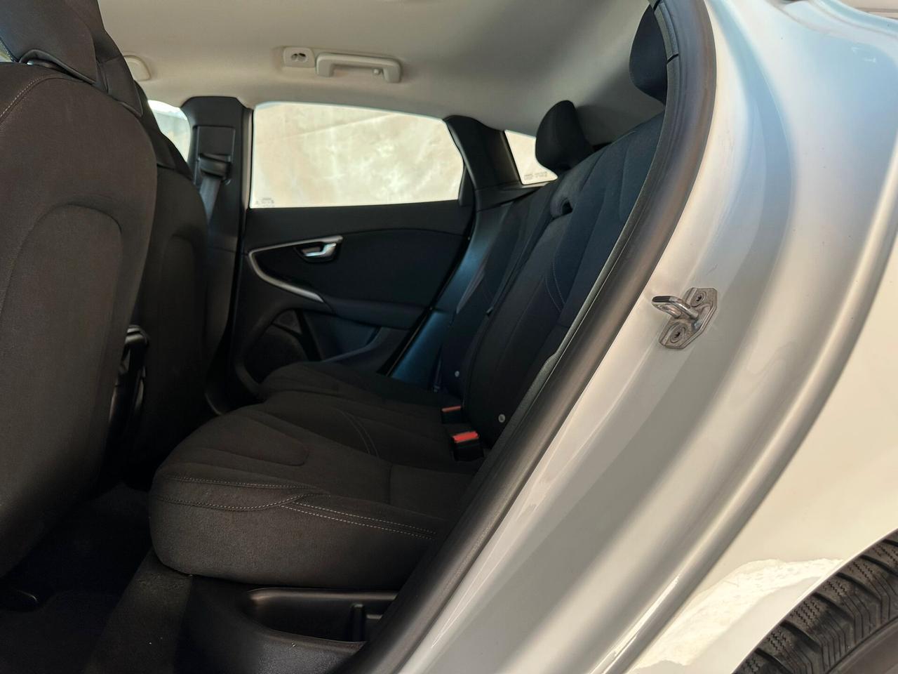Volvo V40 D2 R-design Momentum