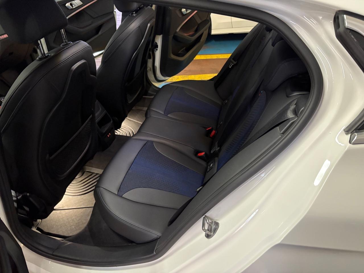 Bmw 120 120i 5p. Msport