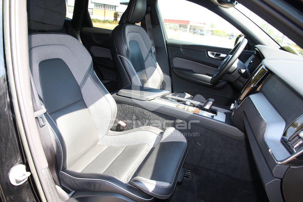VOLVO XC60 B4 (d) AWD automatico Plus Dark