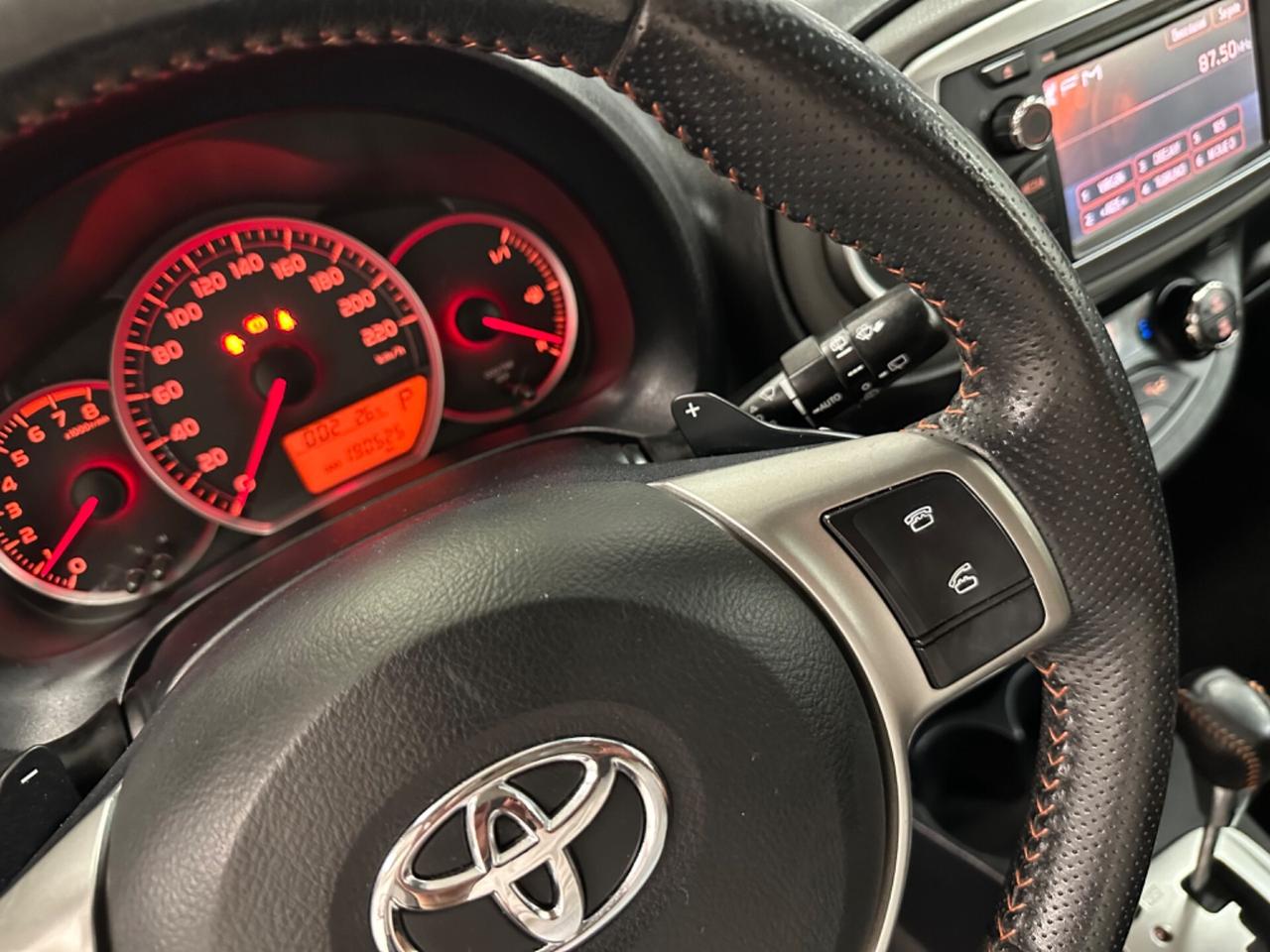 Toyota Yaris 1.3 Lounge CVT Automatica