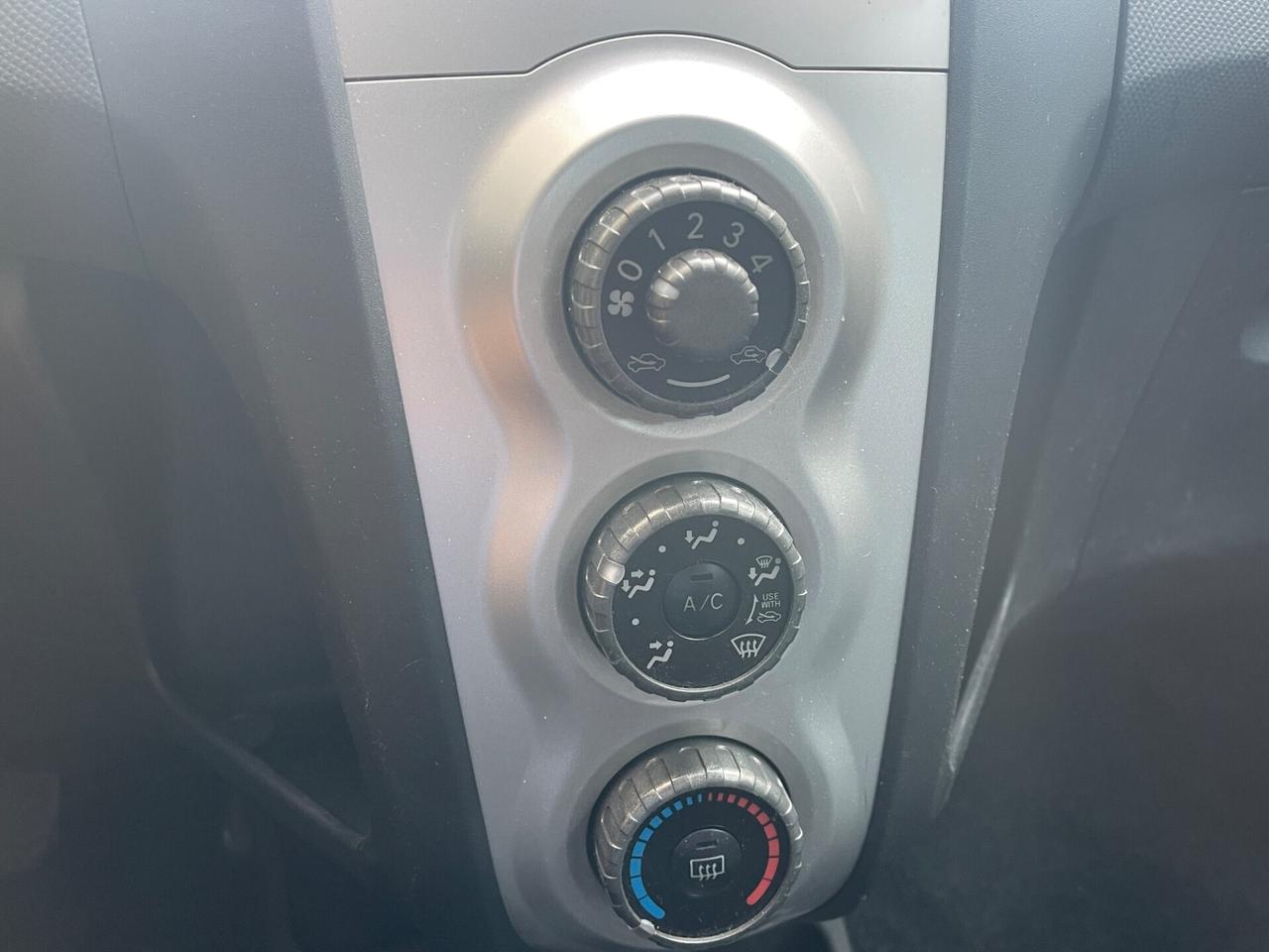 TOYOTA YARIS 1.3 BENZINA EURO4 UNI PROP