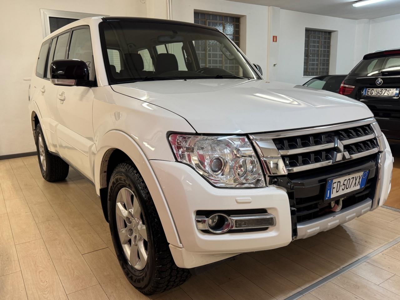 Mitsubishi Pajero 3.2 DI-D 16V aut. 5p. Instyle DPF 7Posti Gancio 4x4