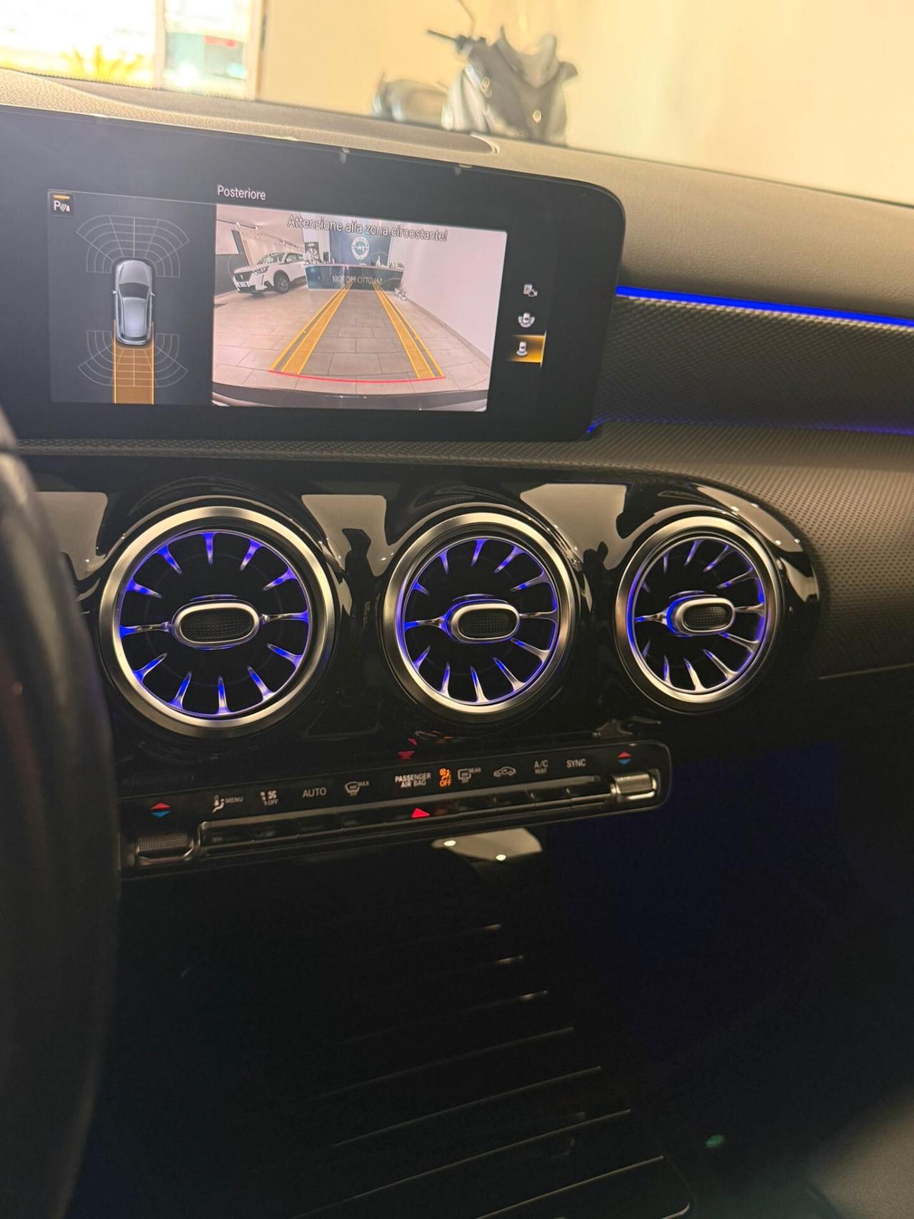 MERCEDES- BENZ A180d SPORT AUTOMATICA 2021 PACK LUCI
