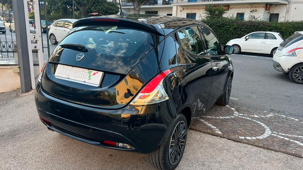 Lancia Ypsilon 1.0 FireFly 5 porte S&S Hybrid Gold