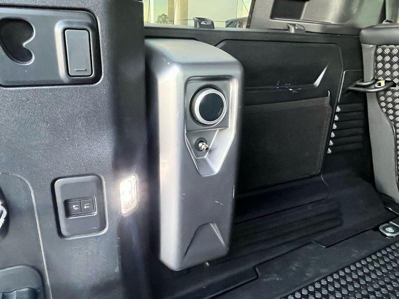 Land Rover Defender 110 3.0 I6 MHEV SE AWD Auto