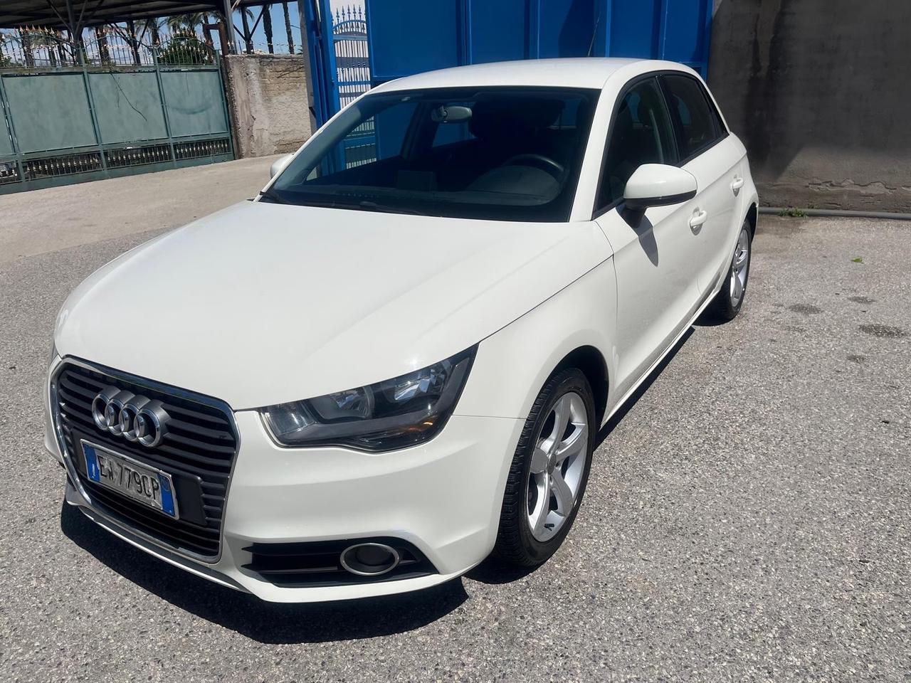 Audi A1 5P-1.6 tdi/90cv-full-2014