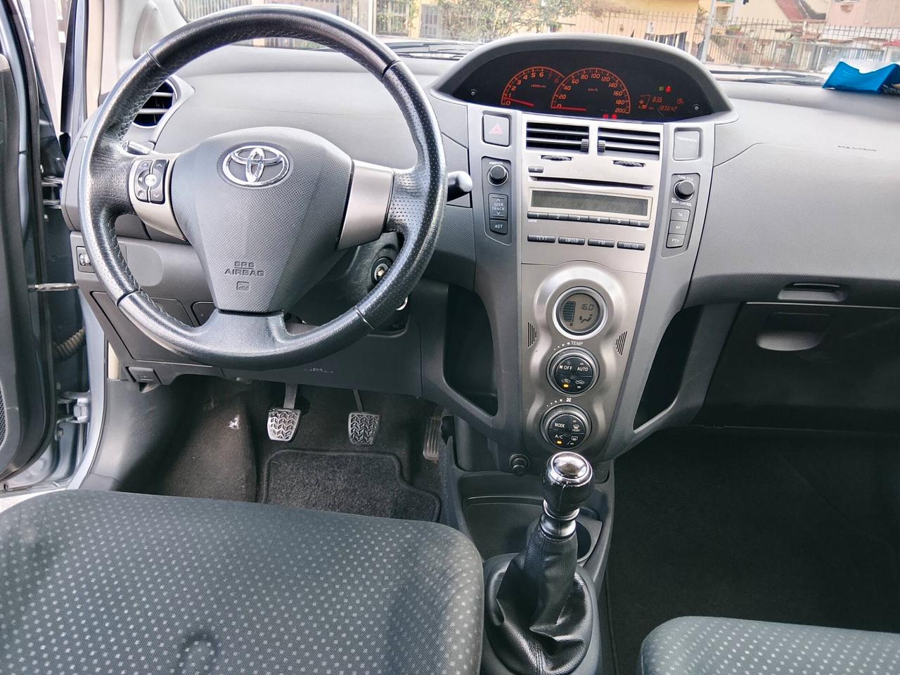 Toyota Yaris 1.3 4 CILINDRI!