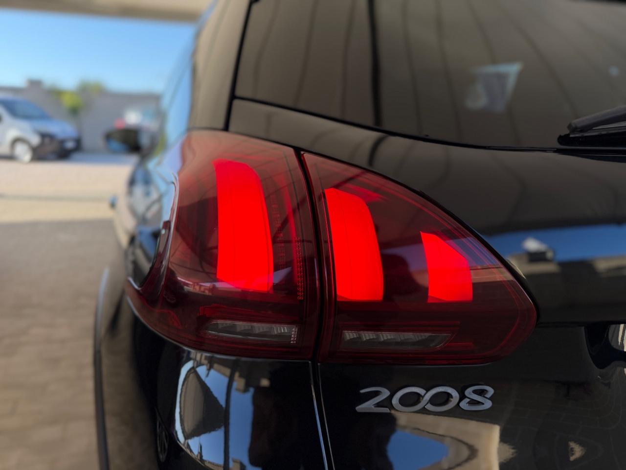 Peugeot 2008 BlueHDi 1.6 100 Cv Allure