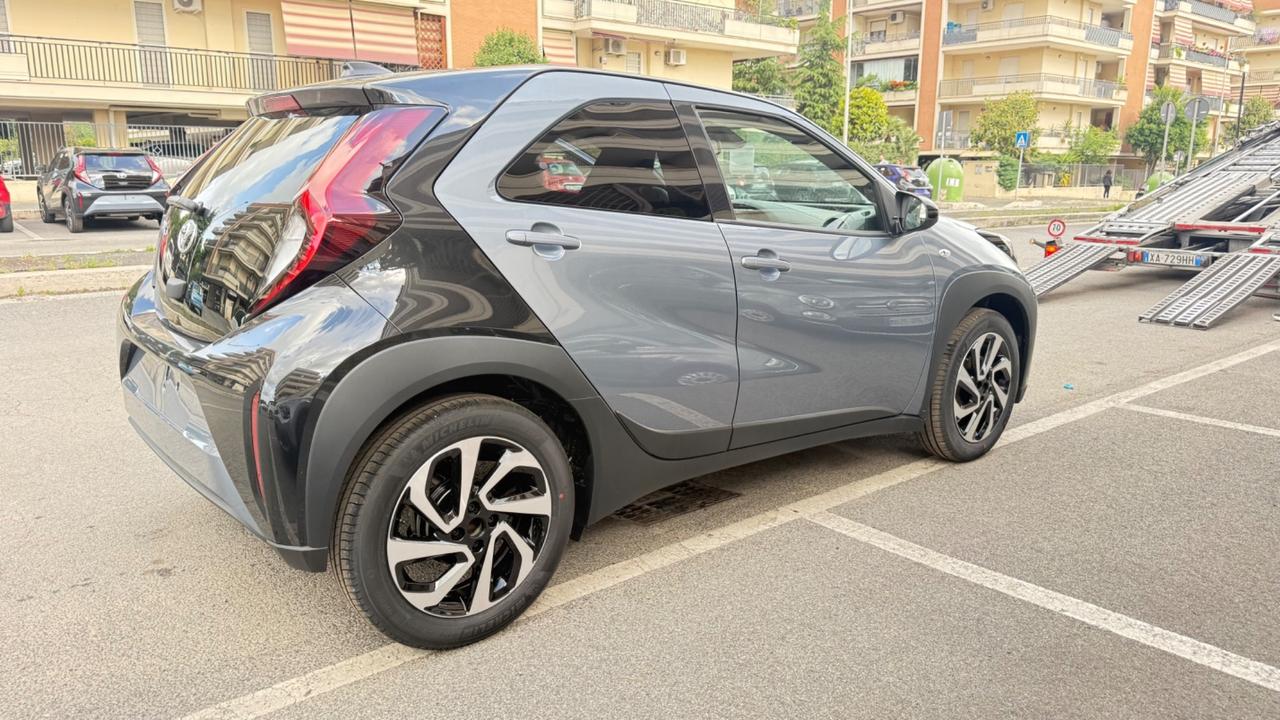 Toyota Aygo X 1.0 VVT-i 72 CV 5 porte Lounge Air S-CVT LED NAVI KAMERA PDC CAR PLAY CERCHI 16 BLUETOOTH