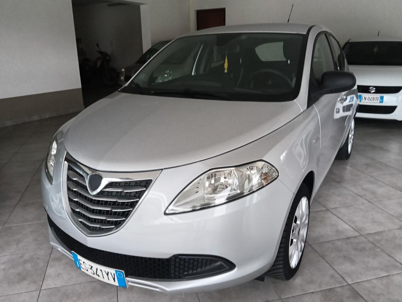 Lancia Ypsilon 1.2 69 CV 5 porte S&S Silver