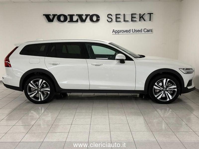 Volvo V60 Cross Country B5 AWD automatico Plus